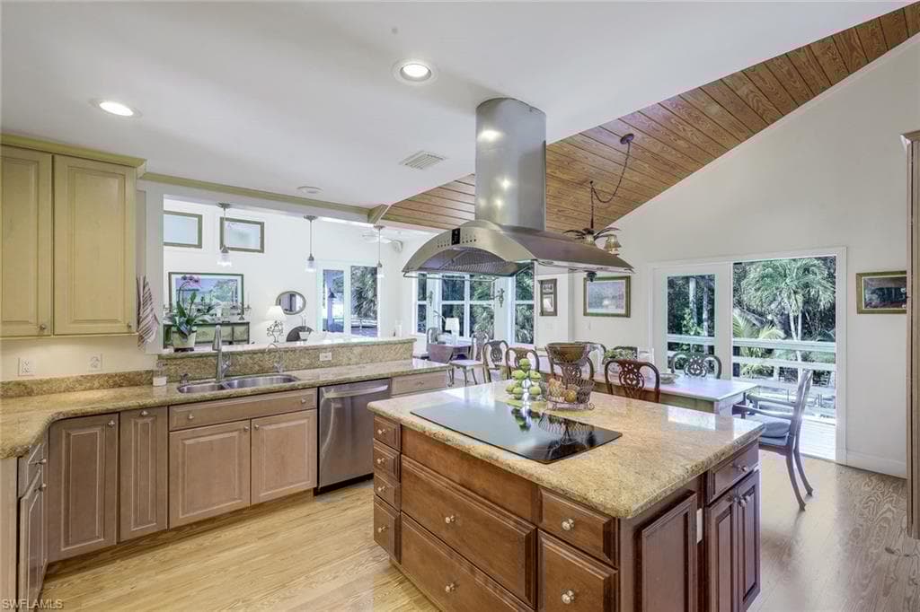 3643 North Rd, Naples, FL 34104-8