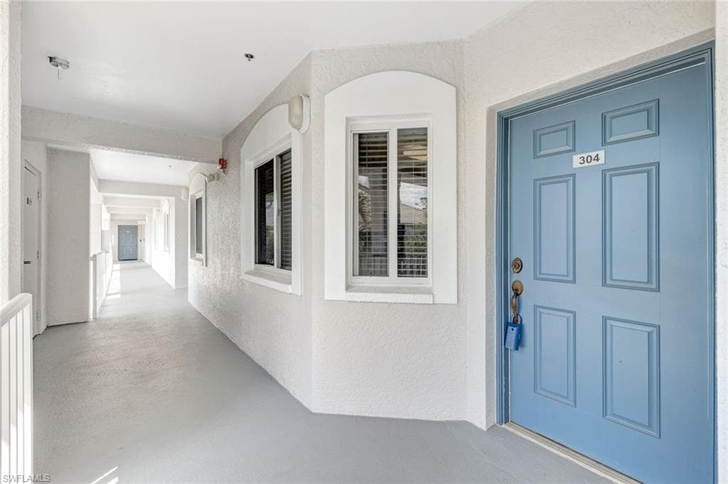 7831 Regal Heron Cir 304, Naples, FL 34104-4