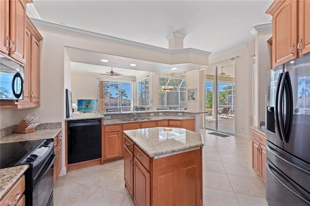 560 Inlet Dr, Marco Island, FL 34145-9
