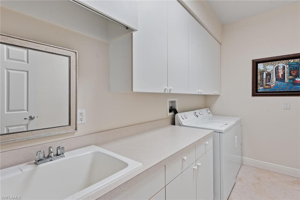 560 Inlet Dr, Marco Island, FL 34145-22