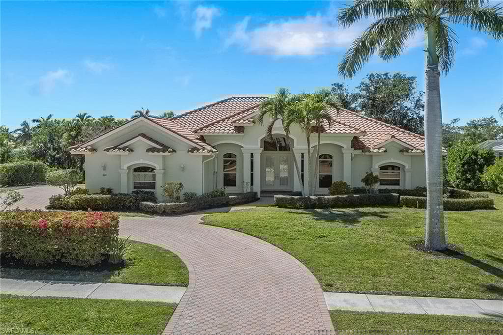 560 Inlet Dr, Marco Island, FL 34145-31