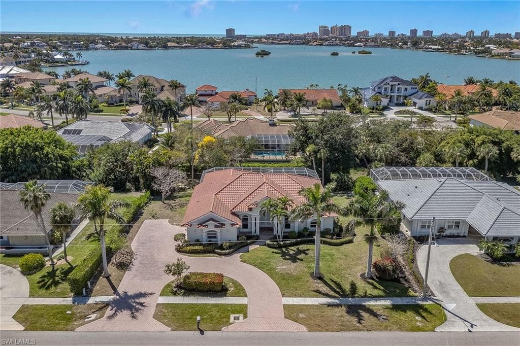 560 Inlet Dr, Marco Island, FL 34145-35