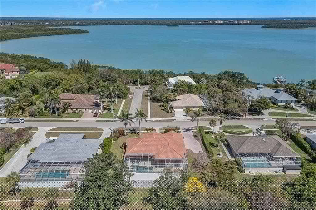 560 Inlet Dr, Marco Island, FL 34145-41