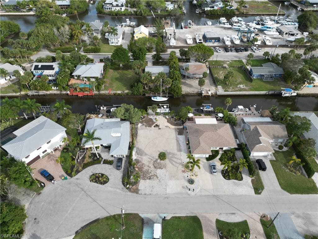 2723 Shoreview Dr, Naples, FL 34112-4