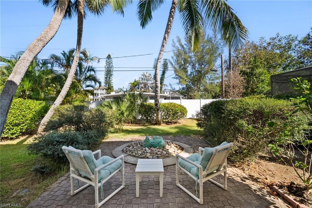 727 Glendale Ave, Naples, FL 34110-22