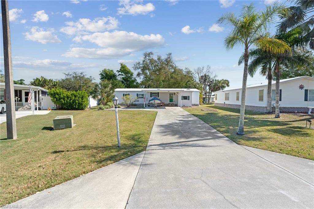 278 Riverwood Rd, Naples, FL 34114-4