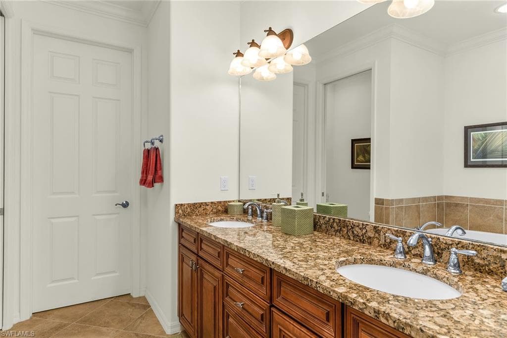 8965 Malibu Ln 802, Naples, FL 34113-13