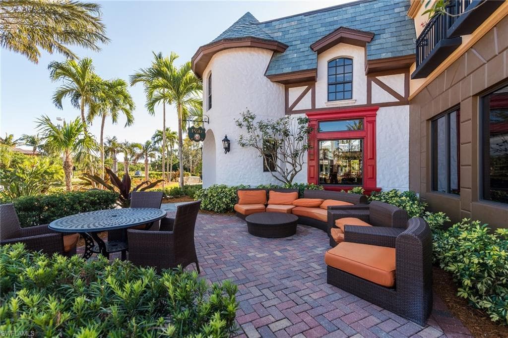8965 Malibu Ln 802, Naples, FL 34113-38