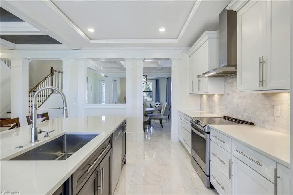 9250 Shadow Oak Ln, Naples, FL 34120-10