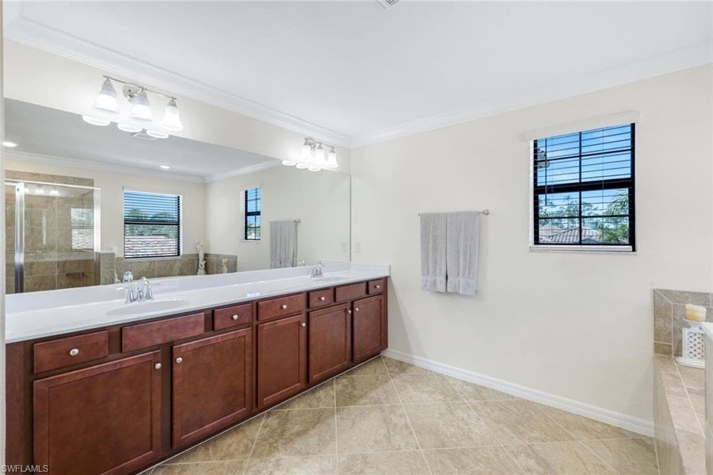 9250 Shadow Oak Ln, Naples, FL 34120-25