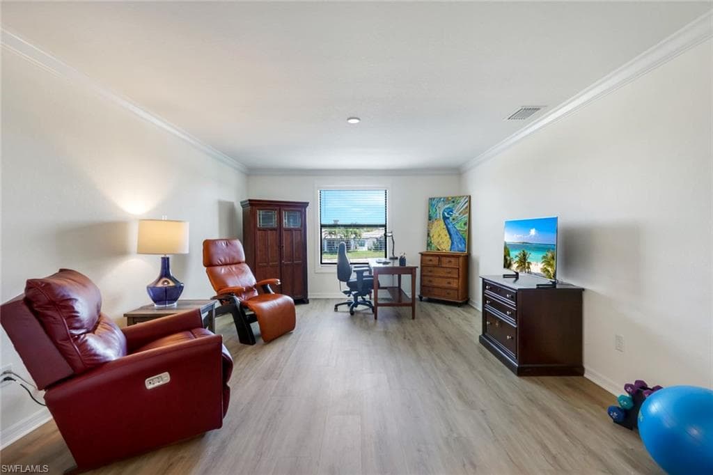 9250 Shadow Oak Ln, Naples, FL 34120-30