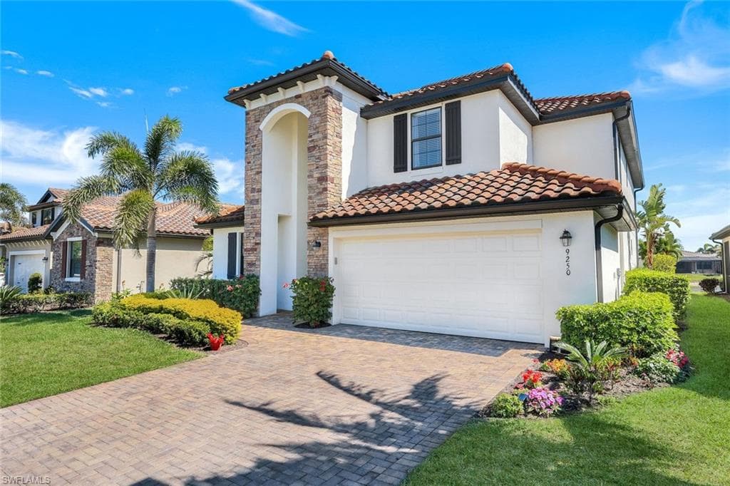 9250 Shadow Oak Ln, Naples, FL 34120-48