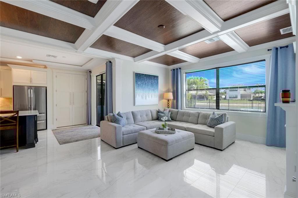 9250 Shadow Oak Ln, Naples, FL 34120-6