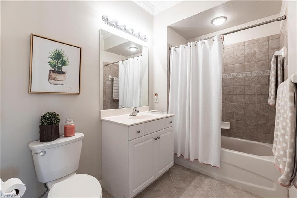 3989 Bishopwood Ct E 201, Naples, FL 34114-23