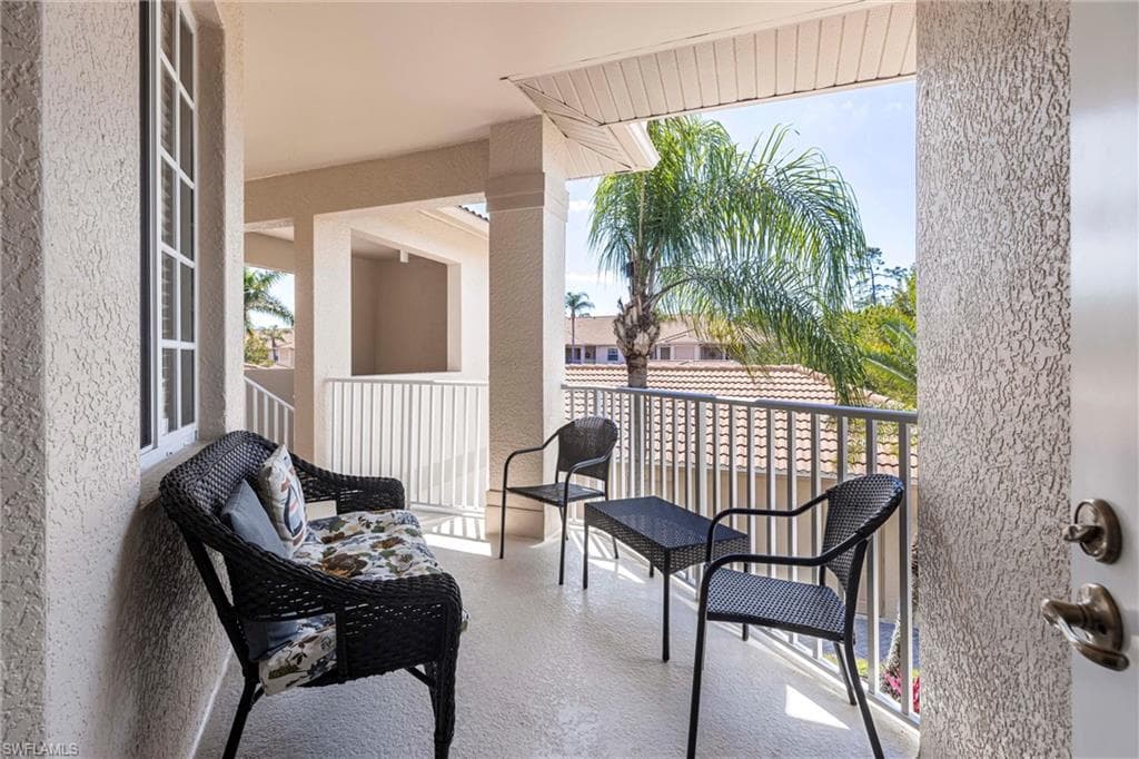 3989 Bishopwood Ct E 201, Naples, FL 34114-28