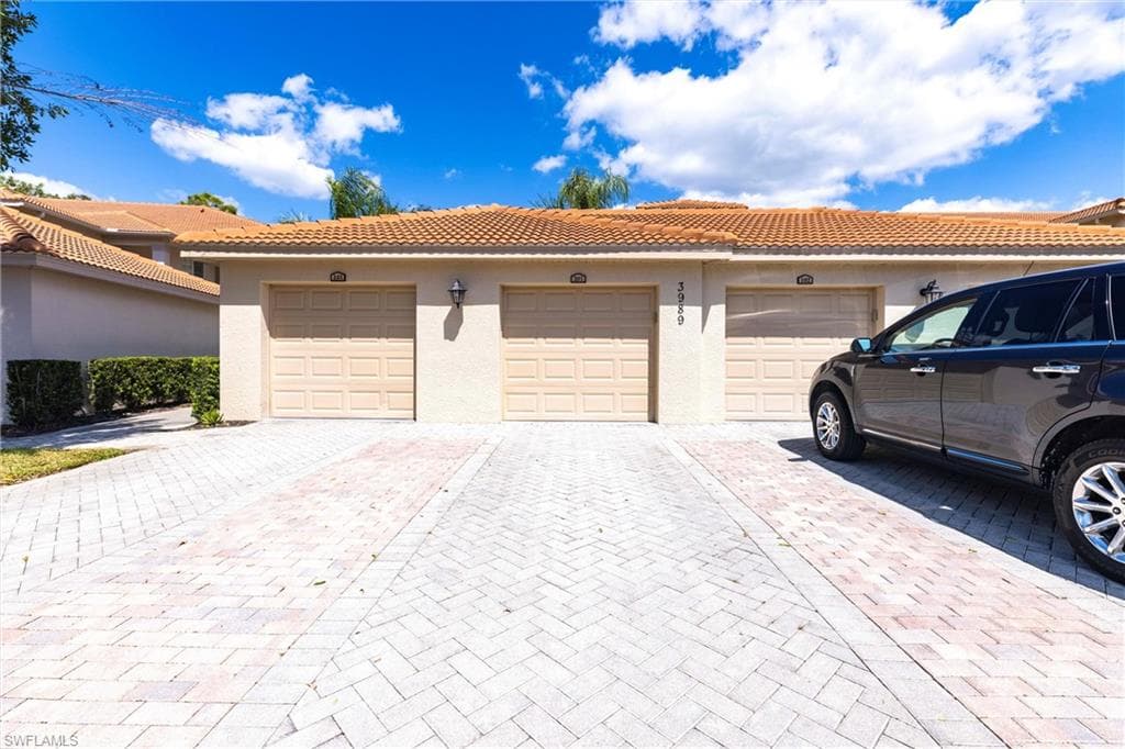 3989 Bishopwood Ct E 201, Naples, FL 34114-32