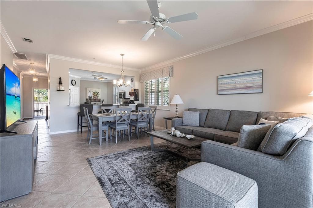 3989 Bishopwood Ct E 201, Naples, FL 34114-8