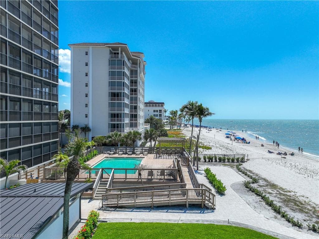 9653 Gulf Shore Dr 702, Naples, FL 34108-24