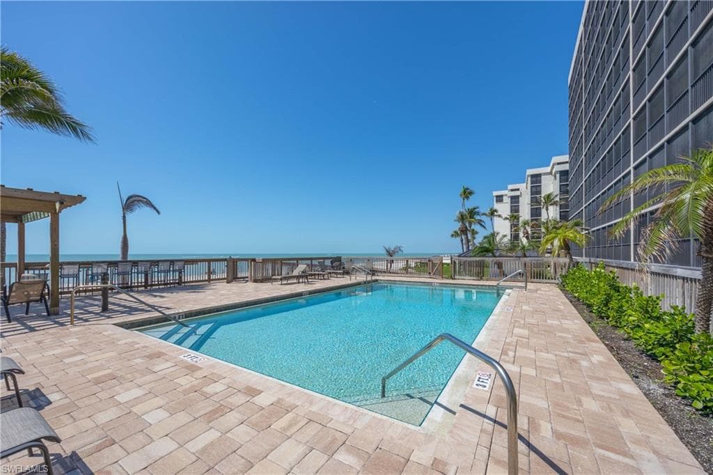 9653 Gulf Shore Dr 702, Naples, FL 34108-25