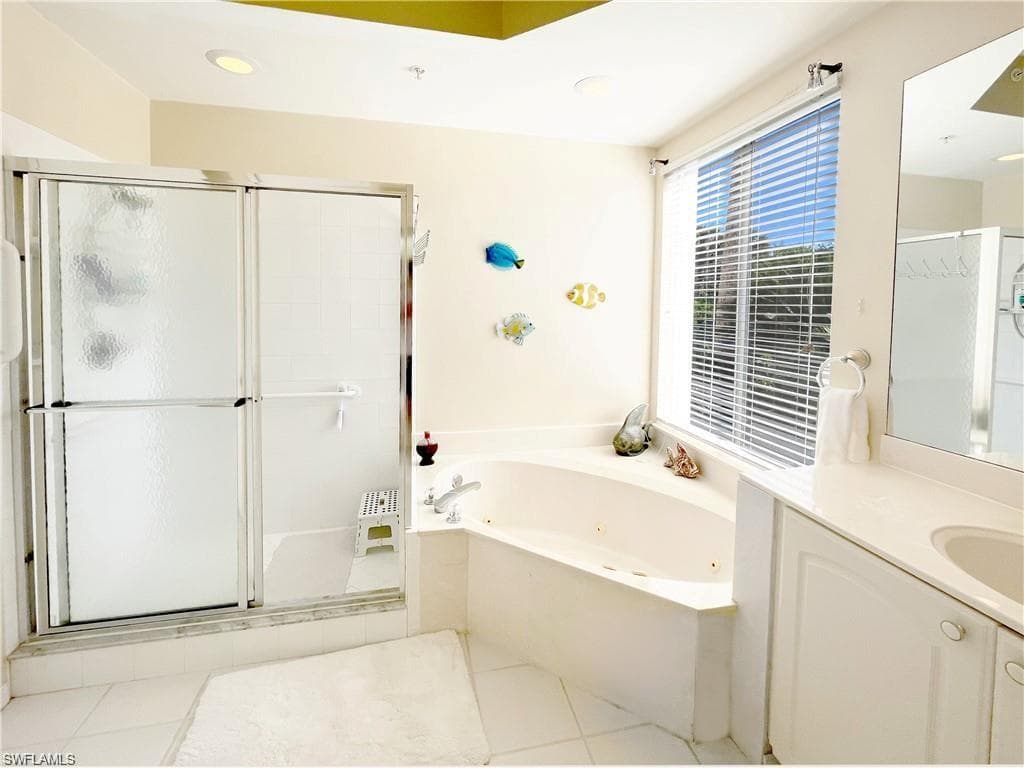 1510 Clermont Dr 103, Naples, FL 34109-18