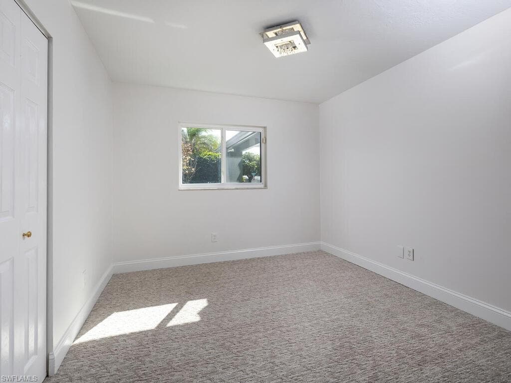 1036 Lake Shore Ct, Naples, FL 34103-11