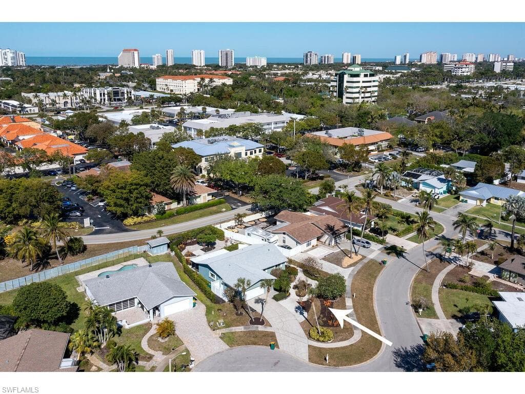 1036 Lake Shore Ct, Naples, FL 34103-1