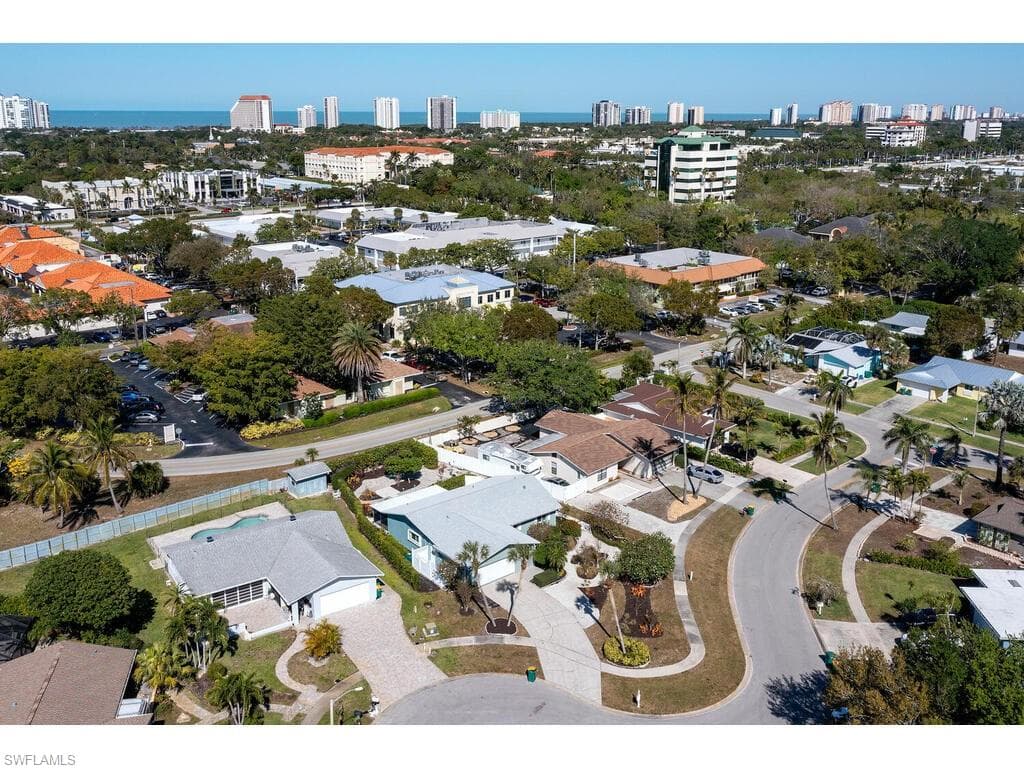 1036 Lake Shore Ct, Naples, FL 34103-2