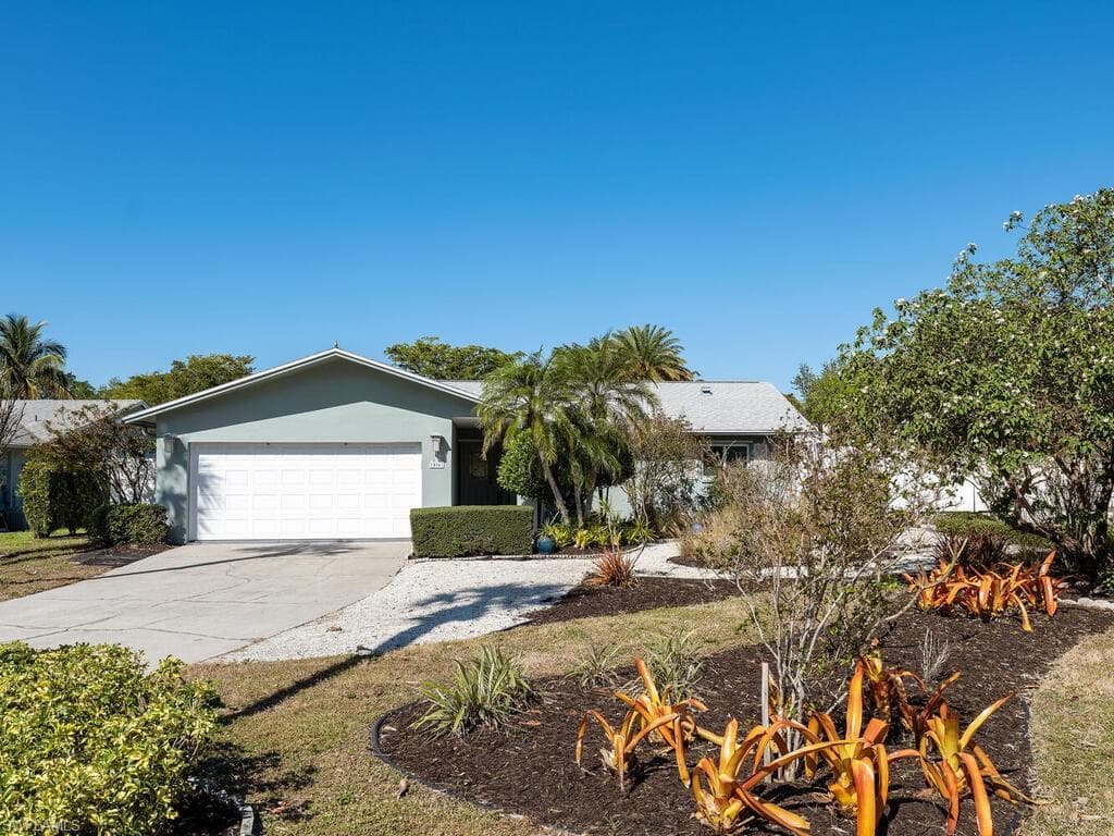 1036 Lake Shore Ct, Naples, FL 34103-4