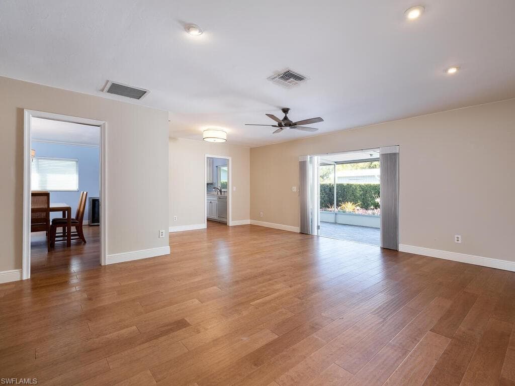 1036 Lake Shore Ct, Naples, FL 34103-5