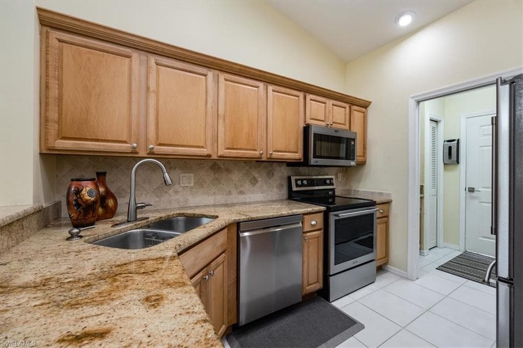 12629 Glen Hollow Dr, Bonita Springs, FL 34135-9