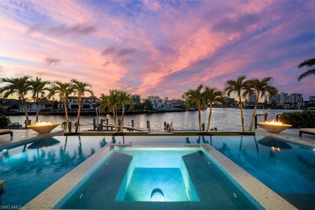 3801 Crayton Rd, Naples, FL 34103-4