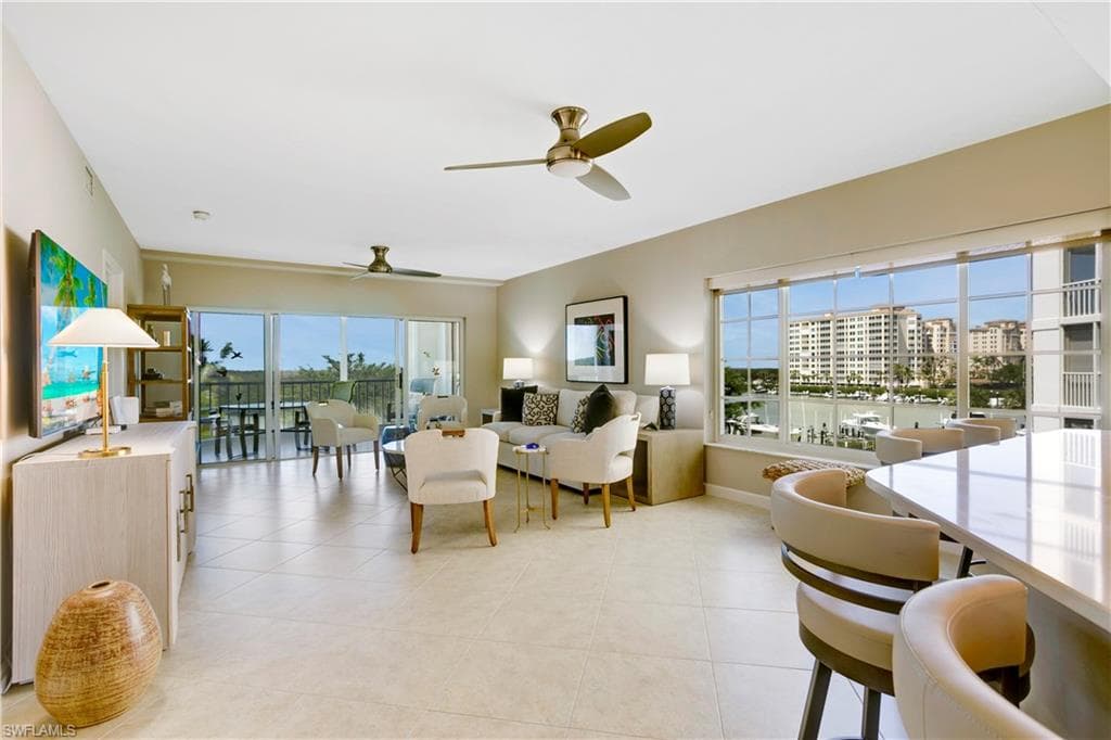 13105 Vanderbilt Dr 405, Naples, FL 34110-1