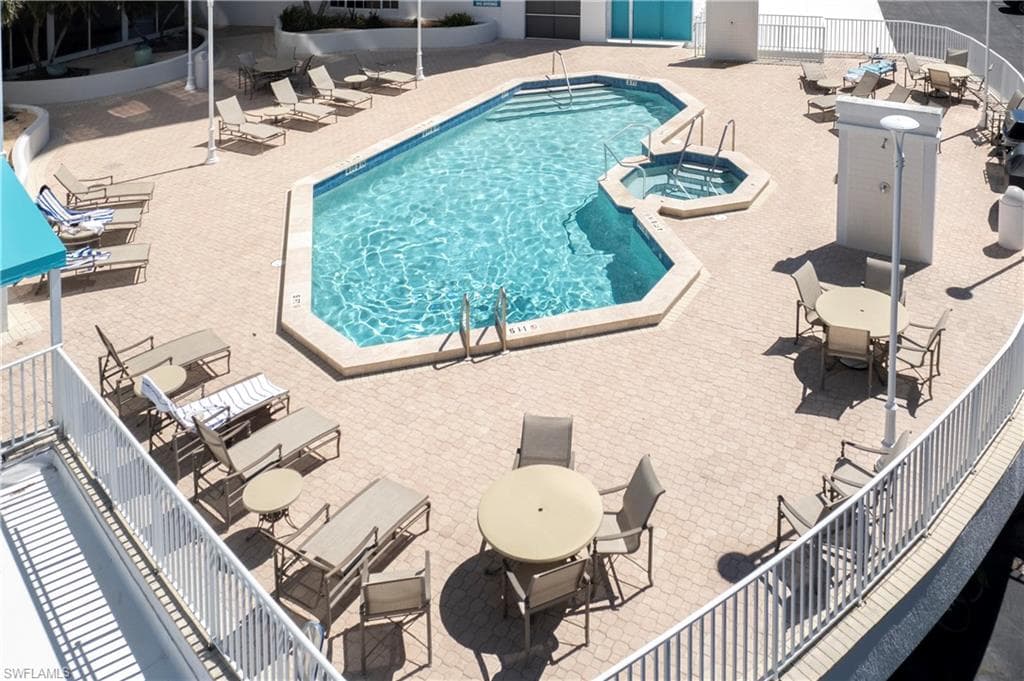 13105 Vanderbilt Dr 405, Naples, FL 34110-34