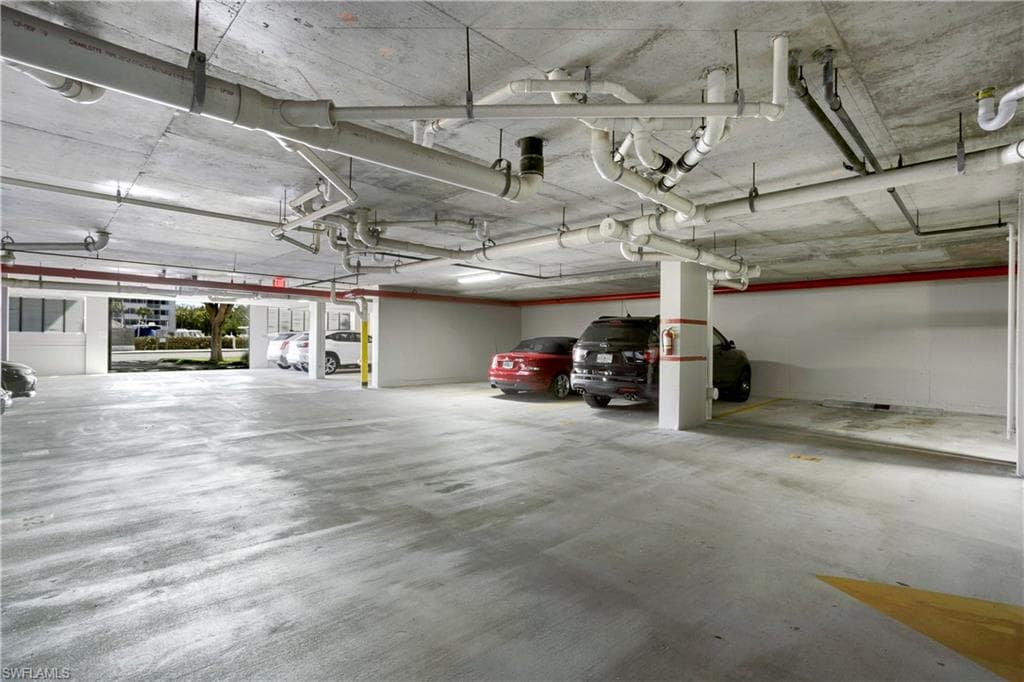 13105 Vanderbilt Dr 405, Naples, FL 34110-38