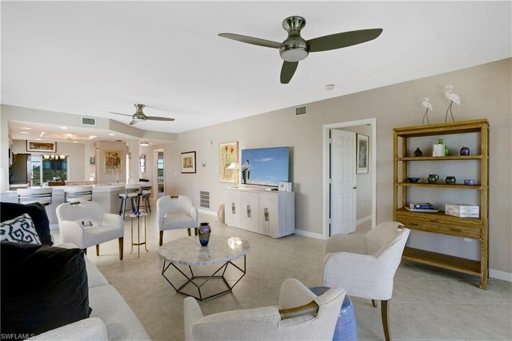13105 Vanderbilt Dr 405, Naples, FL 34110-4