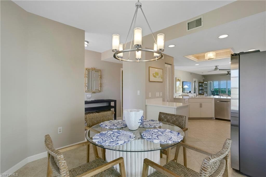13105 Vanderbilt Dr 405, Naples, FL 34110-7