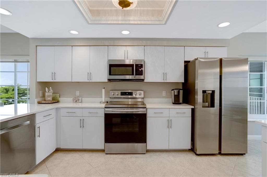 13105 Vanderbilt Dr 405, Naples, FL 34110-8