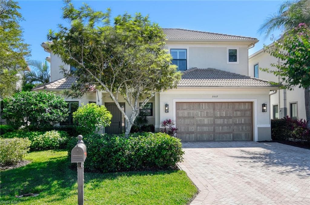 2867 Coco Lakes Dr, Naples, FL 34105-1