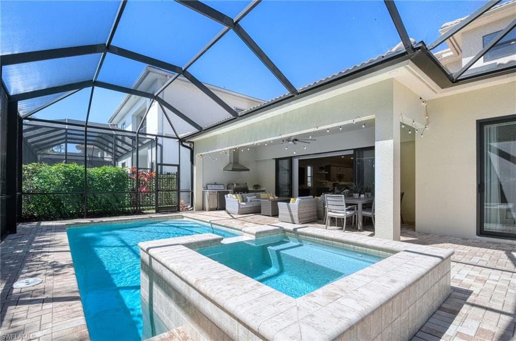 2867 Coco Lakes Dr, Naples, FL 34105-33