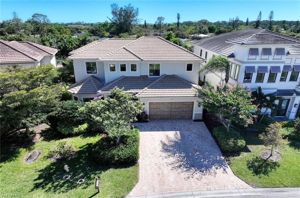 2867 Coco Lakes Dr, Naples, FL 34105-39