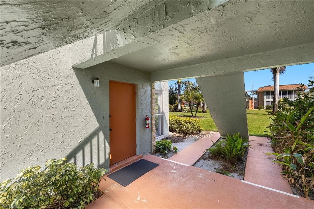 1400 Pompei Ln 1, Naples, FL 34103-9