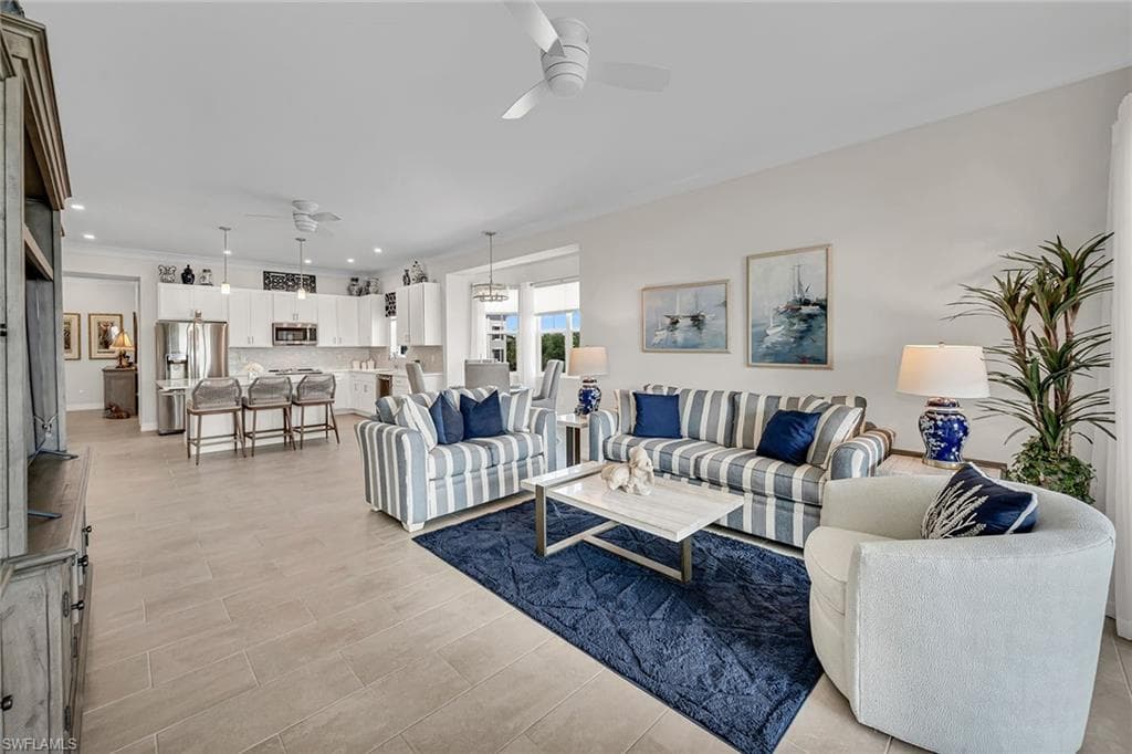 163 Indies Dr E 101, Naples, FL 34114-4