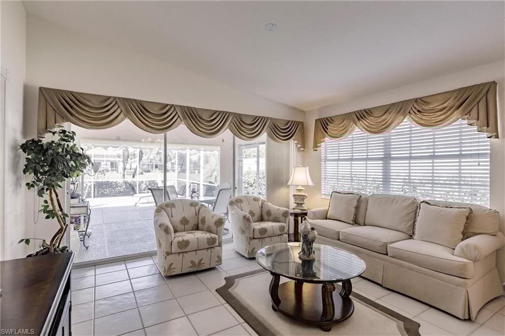 4079 Los Altos Ct, Naples, FL 34109-22