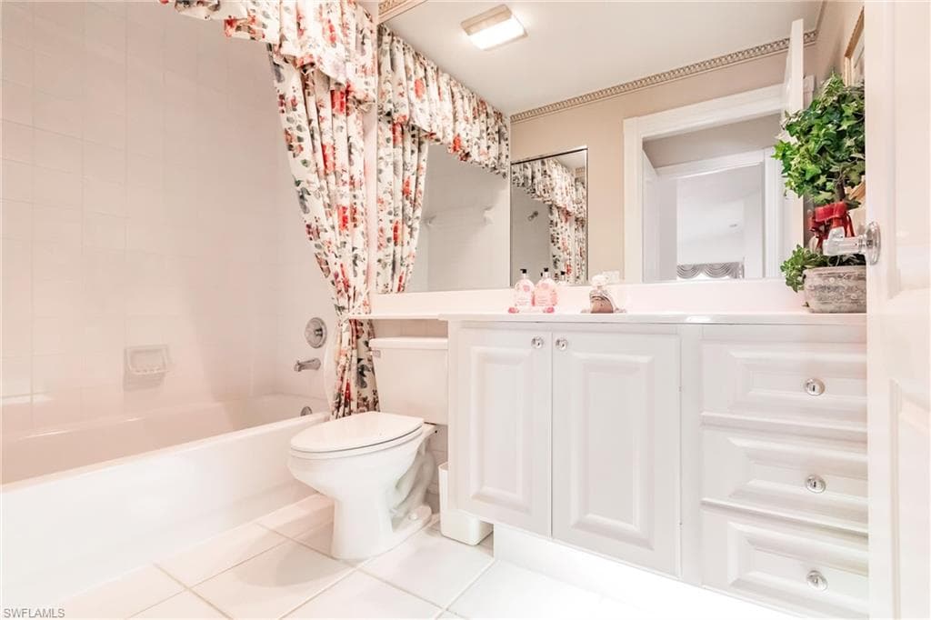4079 Los Altos Ct, Naples, FL 34109-29