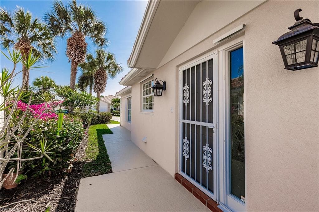 4079 Los Altos Ct, Naples, FL 34109-8