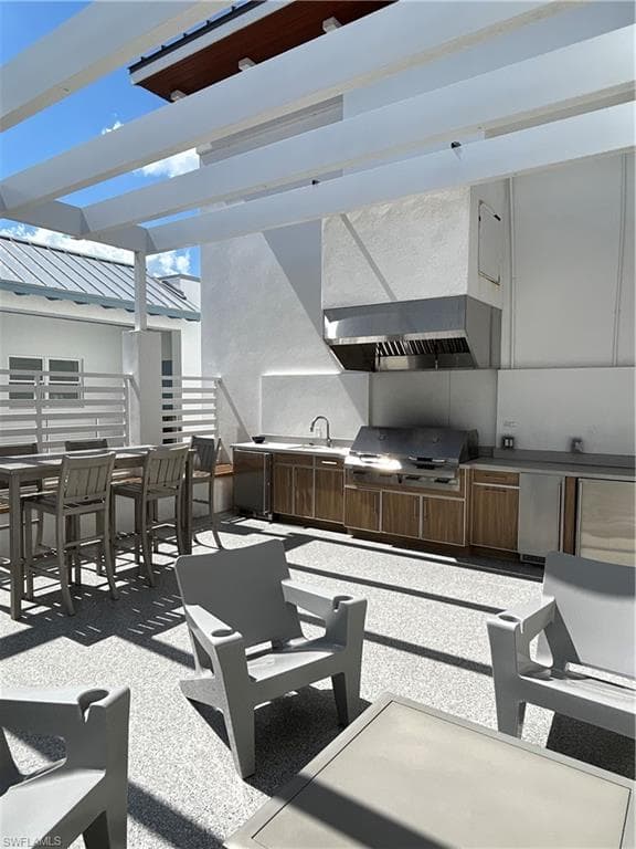 101 8th St S 303, Naples, FL 34102-15