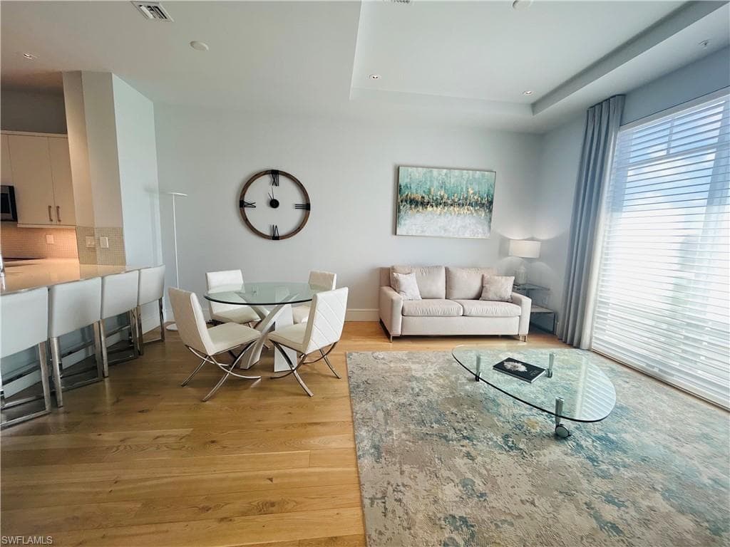 101 8th St S 303, Naples, FL 34102-1