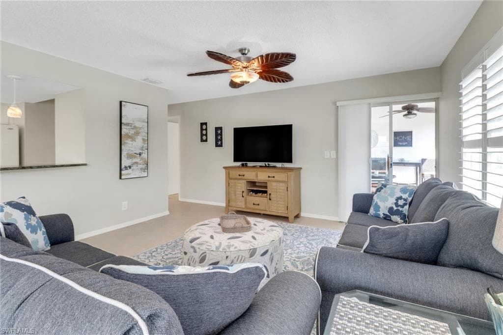 537 Club Side Dr 3-537, Naples, FL 34110-4