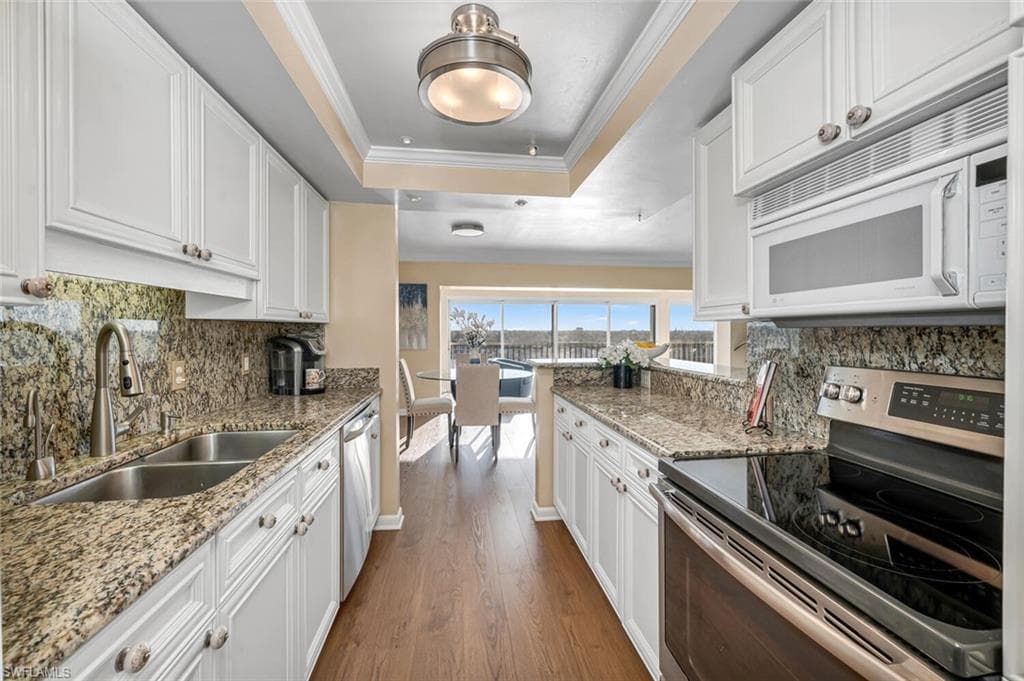 2750 Gulf Shore Blvd N 702, Naples, FL 34103-9