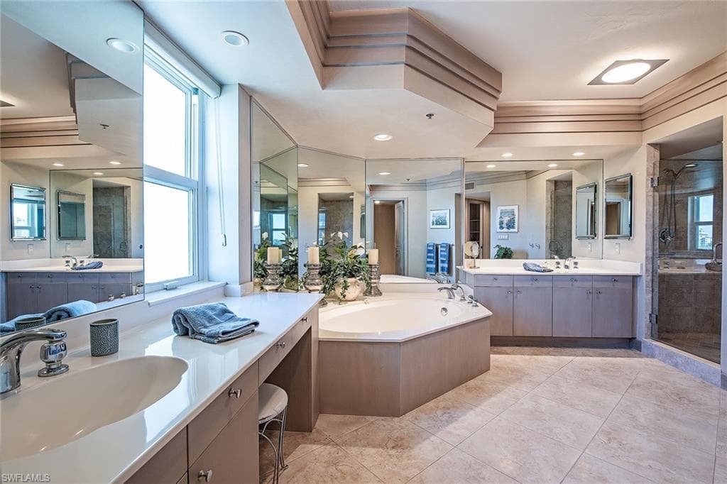 8111 Bay Colony Dr 604, Naples, FL 34108-14
